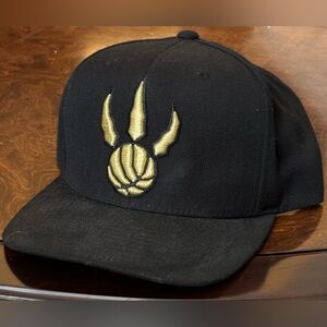 🔥 Mitchell & Ness Toronto Raptors Snapback - Like New! 🔥